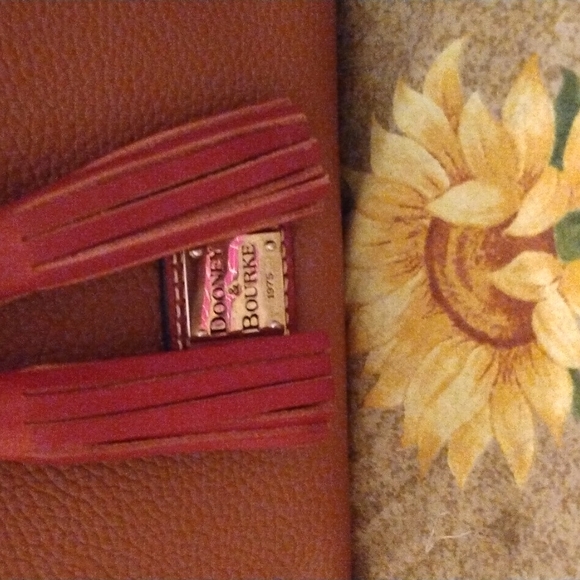 NEW! Dooney & Bourke Draw String Crossbody Pebble Leather bag NWT - Picture 2 of 9